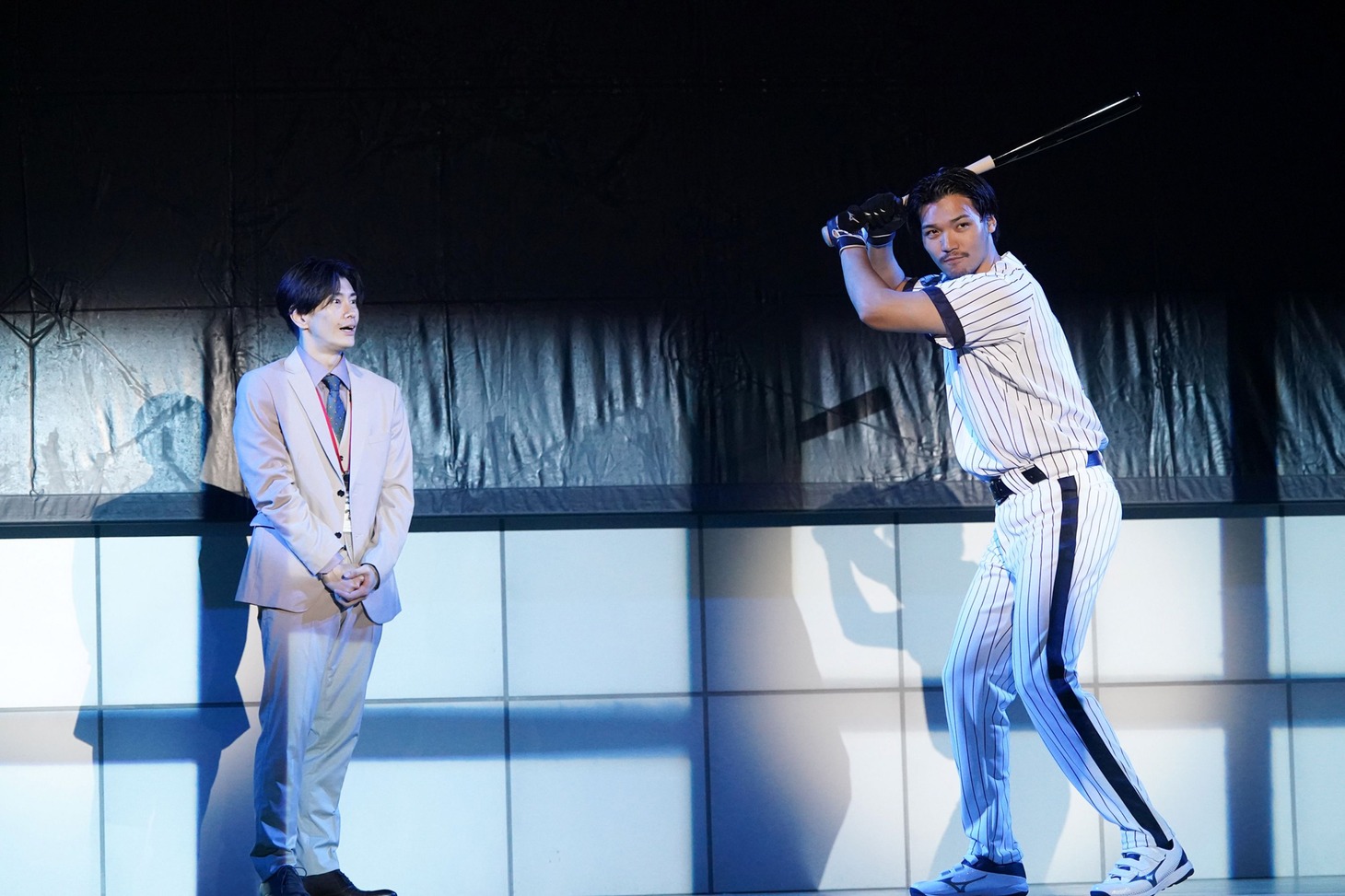 「舞台『Take Me Out』2025」より、レジェンドチームの公演の様子。（撮影：田中亜紀）