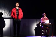 「舞台『Take Me Out』2025」より、レジェンドチームの公演の様子。（撮影：田中亜紀）