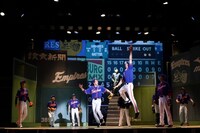 「舞台『Take Me Out』2025」より、ルーキーチームの公演の様子。（撮影：田中亜紀）