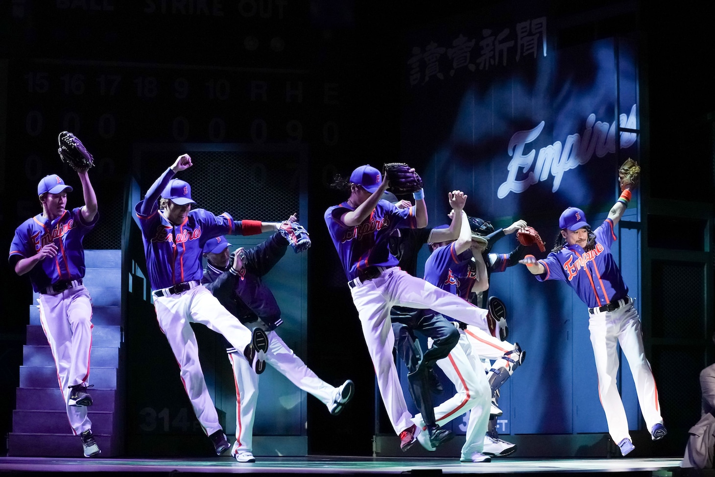 「舞台『Take Me Out』2025」より、ルーキーチームの公演の様子。（撮影：田中亜紀）