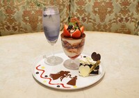 モンシェールで提供される「アシェット・デセール『ゴースト＆レディ』」。