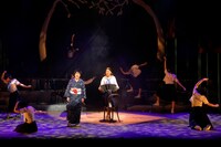 渡辺えり古稀記念公演「りぼん」より。（撮影：横田敦史）