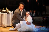 渡辺えり古稀記念公演「りぼん」より。（撮影：横田敦史）