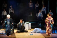 渡辺えり古稀記念公演「りぼん」より。（撮影：横田敦史）