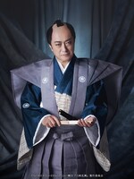 山路和弘扮する水野忠邦。