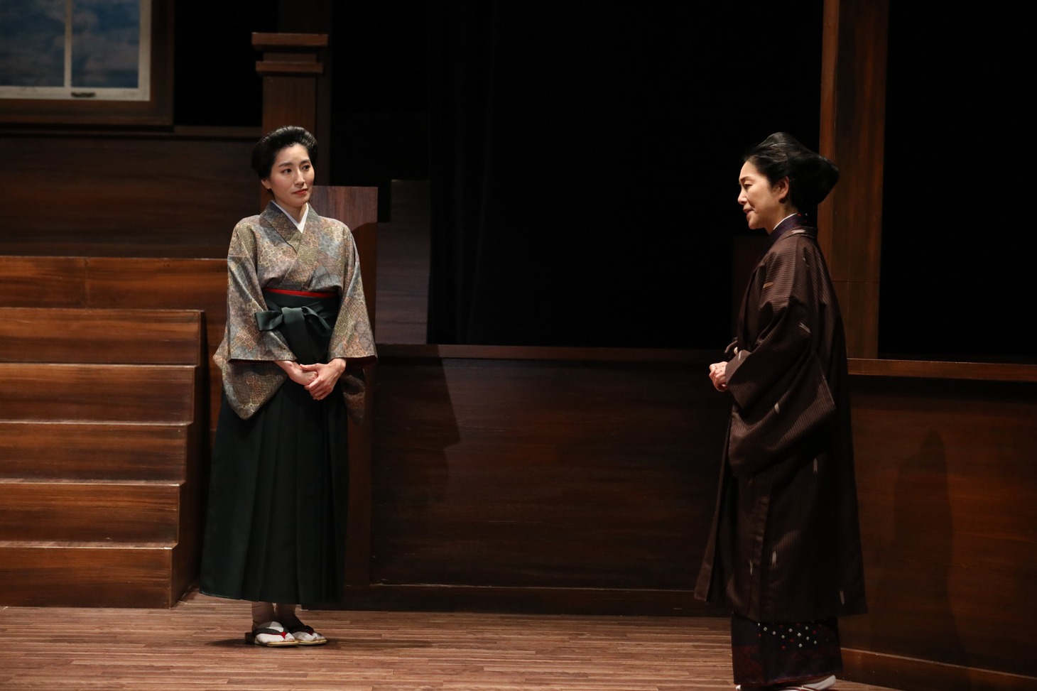 悪童会議 第3回公演「見よ、飛行機の高く飛べるを」より。（撮影：和田咲子）