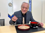 NHK総合「激突メシあがれ～自作グルメ頂上決戦～」山路和弘出演回より。（写真提供：NHK）