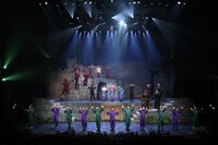 「ミュージカル『忍たま乱太郎』第15弾 走れ四年生！ 戦え六年生！ ～閻魔岳を駆け抜けろ～」より。（撮影：遠山高広）