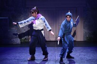 「ミュージカル『忍たま乱太郎』第15弾 走れ四年生！ 戦え六年生！ ～閻魔岳を駆け抜けろ～」より。（撮影：遠山高広）