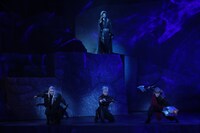 「ミュージカル『忍たま乱太郎』第15弾 走れ四年生！ 戦え六年生！ ～閻魔岳を駆け抜けろ～」より。（撮影：遠山高広）