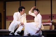 シス・カンパニー公演「昭和から騒ぎ」より、左から大泉洋、宮沢りえ。(撮影:宮川舞子)