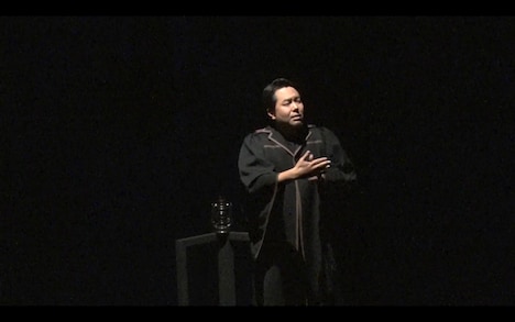 舞台「ハリー・ポッターと呪いの子」舞台手話通訳を担当した、江副悟史。