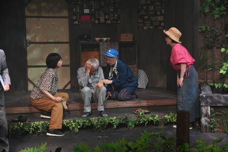 劇団桟敷童子「蝉追い」より。（撮影：長田勇）