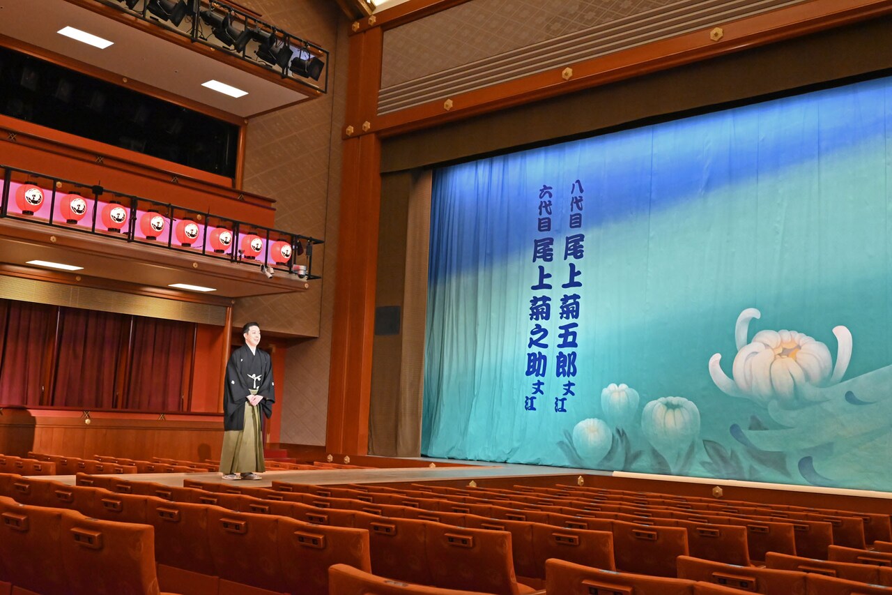 【MA798】時代 金工 杉本儀助 銀製 幾久乃盃 菊形 盃一双 輪花 祝杯 MA798】時代 金工 杉本儀助 銀製 幾久乃盃 菊形 盃一双 輪花