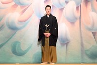 松竹創業百三十周年 尾上菊之助改め八代目尾上菊五郎襲名披露 尾上丑之助改め六代目尾上菊之助襲名披露「六月大歌舞伎」祝幕お披露目会見の様子。