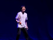 赤澤遼太郎28歳記念公演 舞台「Fight with Tomato」より。