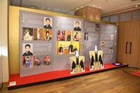 「尾上菊之助改め八代目尾上菊五郎 尾上丑之助改め六代目尾上菊之助 襲名展」の様子。
