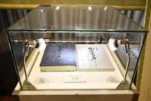 「尾上菊之助改め八代目尾上菊五郎 尾上丑之助改め六代目尾上菊之助 襲名展」の様子。