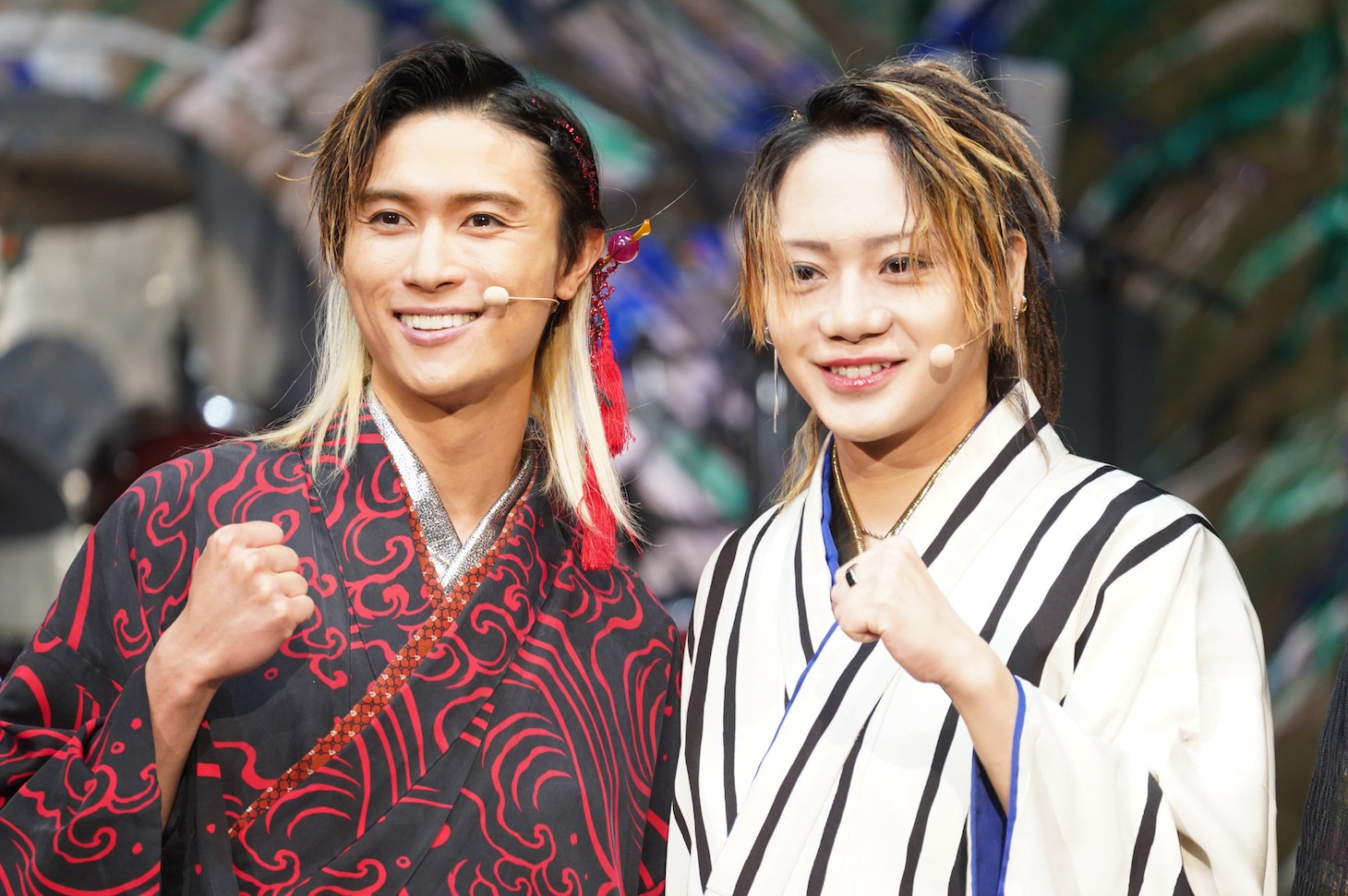 左から橋本良亮（A.B.C-Z）、佐藤流司。