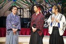 左から瀧陽次朗（少年忍者）、橋本良亮（A.B.C-Z）、佐藤流司。