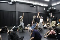 兵庫県立ピッコロ劇団 第82回公演「新天地へ～ある移民の物語～」稽古場より。