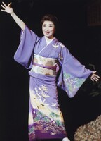 2000年上演の「売らいでか！ -亭主売ります-」より。