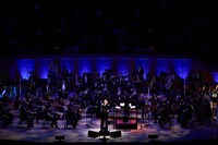 「billboard classics 山崎育三郎 Premium Symphonic Concert Tour 2025 ～Eleganza～」より。（撮影：石阪大輔）