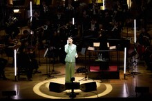 「billboard classics 山崎育三郎 Premium Symphonic Concert Tour 2025 ～Eleganza～」より。（撮影：石阪大輔）