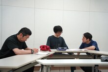 THE ROB CARLTON 19F「ENCOUNTERS with TOO MICHI」稽古の様子、THE ROB CARLTON 19F「ENCOUNTERS with TOO MICHI」稽古の様子。左からボブ・マーサム演じるジェネラル、高阪勝之演じるセクレタリー、森下亮演じるプレジデント。