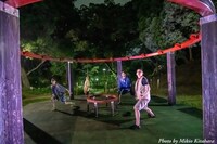 平泳ぎ本店 第9回公演「英雄たち」より。（撮影：北原美喜男）