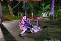 平泳ぎ本店 第9回公演「英雄たち」より。（撮影：北原美喜男）