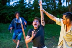 「雨も風もすべて最高の舞台装置に」、平泳ぎ本店「英雄たち」戸山公園で開幕