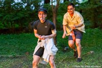 平泳ぎ本店 第9回公演「英雄たち」より。（撮影：北原美喜男）