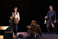 劇団チョコレートケーキ「ガマ」より。（撮影：池村隆司）