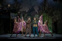 ブロードウェイミュージカル「A Year with Frog and Toad～がまくんとかえるくん」より。（撮影：加藤孝）