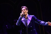 「Nostalgic Cabaret」より、加藤和樹。