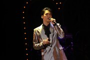 「Nostalgic Cabaret」より、内海啓貴。