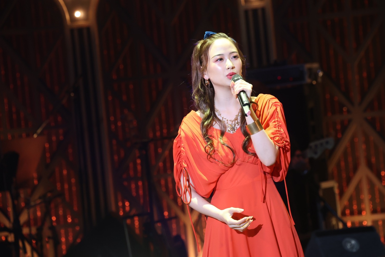 「Nostalgic Cabaret」より、星風まどか。
