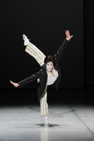 東京バレエ団「M」より。（Photo by Kiyonori Hasegawa）