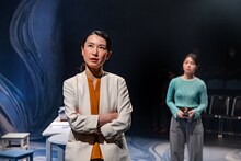 劇団俳優座 No.359「PERFECT」より。（撮影：坂内太）