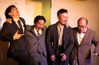 シアターランポン本公演 vol.3「R.U.R.」より。（撮影：ホンダアヤノ）