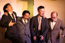 シアターランポン本公演 vol.3「R.U.R.」より。（撮影：ホンダアヤノ）