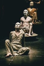 大駱駝艦 壺中天 舞踏公演 田村一行「うず 螺旋とリズム」より。（撮影：腰山大雅）