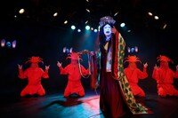 花組ヌーベル ミュージカル「平家蟹」浦組より。（撮影：古元道広）