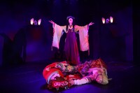 花組ヌーベル ミュージカル「平家蟹」浦組より。（撮影：古元道広）