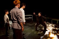 サファリ・P 第11回公演「悪童日記」より。（撮影：松本成弘）