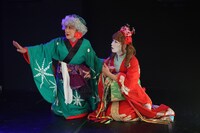 花組ヌーベル ミュージカル「平家蟹」浜組より。（撮影：古元道広）