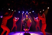 花組ヌーベル ミュージカル「平家蟹」浜組より。（撮影：古元道広）