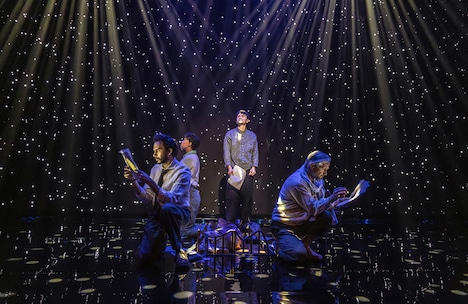 「Our Cosmic Dust」より。（Photo by Pamela Raith）