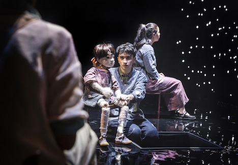 「Our Cosmic Dust」より。（Photo by Pamela Raith）